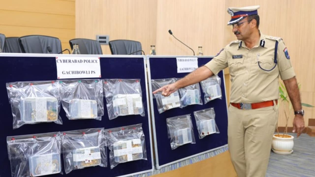 10 करोड़ के सोने का गहने चुराए, चाबी लगी हाथ और लॉकर किया सा