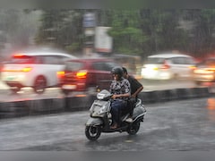Rain Alert: यूपी के 65 जिलों में बारिश का अलर्ट, 12 में ओले पड़ने की संभावना; जानिए IMD का मौसम को लेकर अपडेट