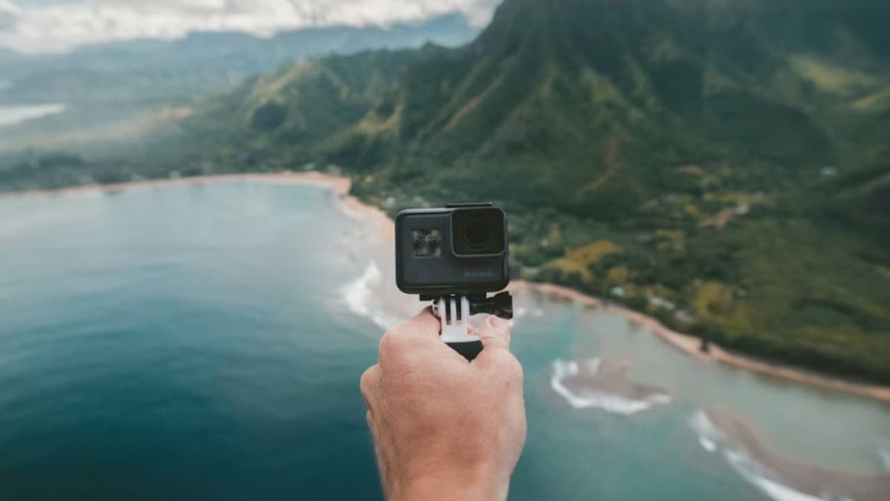 कंटेंट क्रिएटर्स को बड़ा झटका! बिकने जा रही है या बंद होने वाली है GoPro? सामने आई ये डराने वाली रिपोर्ट