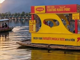 "Next-Level <i>Pahadon Wali Maggi</i>": Internet Reacts To First-Ever Floating Maggi Point On Kashmir's Dal Lake