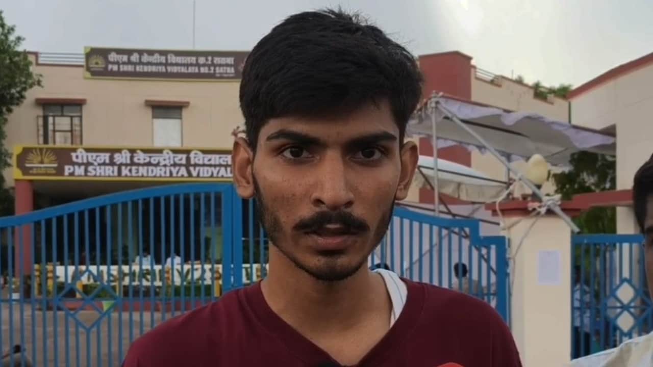 लापरवाही! गलत जानकारी देने पर दो परीक्षा केंद्रों के बीच चक्कर लगाता रहा छात्र, छूटा NEET का एग्जाम