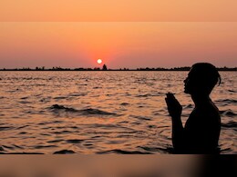 Bhanu Saptami 2026: जय सविता जय जयति दिवाकर... भानु सप्तमी पर करें सूर्य चालसी का पाठ, मिलेगा सूर्यदेव का आशीर्वाद