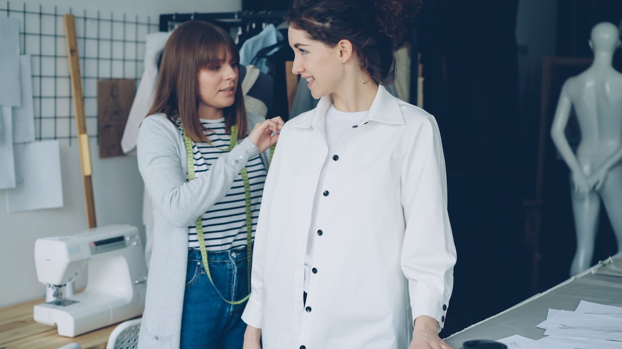 Slim Fit Vs Regular Fit Shirts: Which One Suits Broad Shoulders Better? Slim Fit Vs Regular Fit Shirts: Which One Suits Broad Shoulders Better?