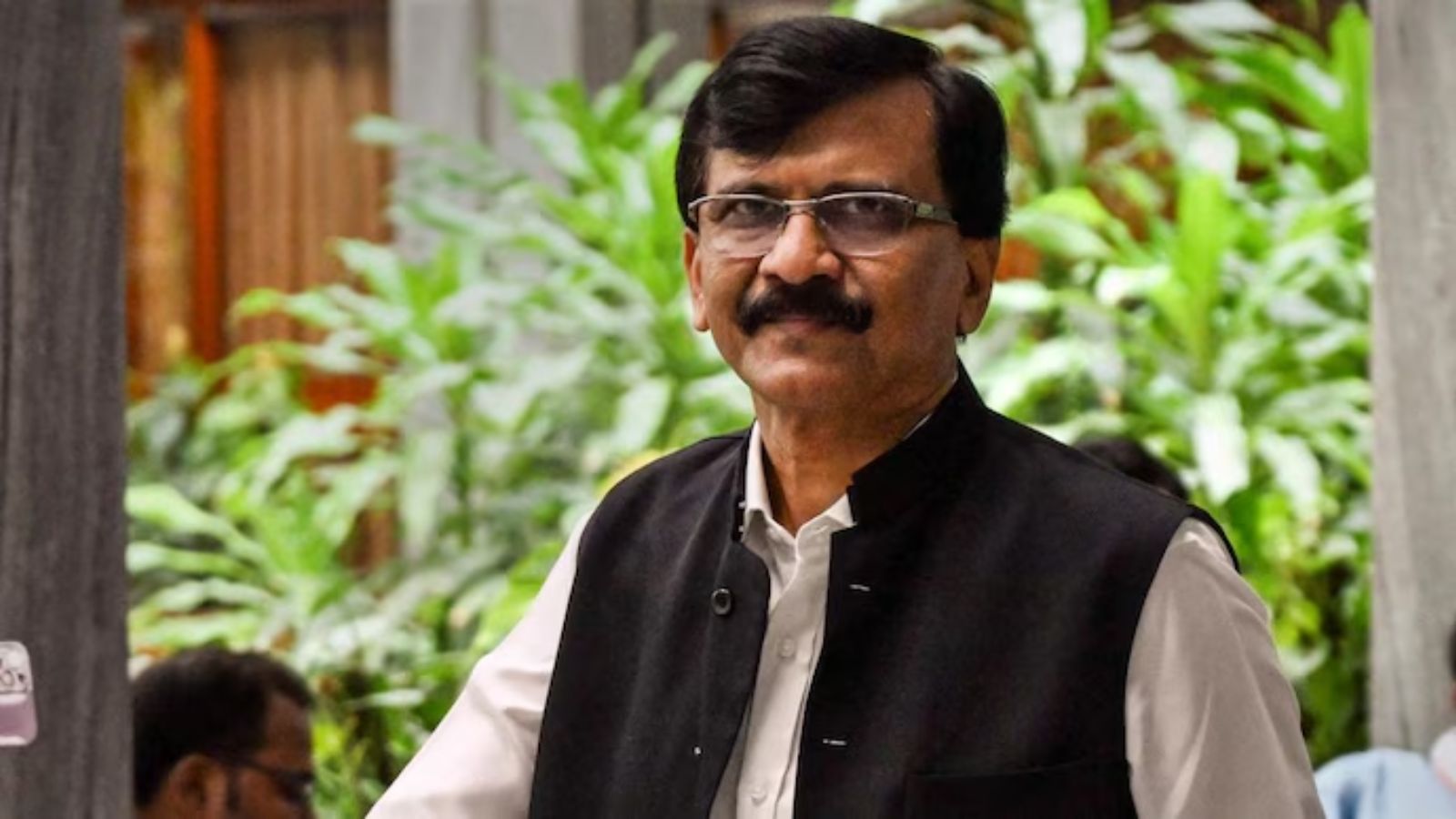 मंत्री पद के लिए 6 सांसदों में मची है कलह, हर साल लेंगे 25 करोड़; संजय राउत का नया दावा