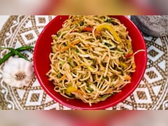 चाइनीस नूडल्स में लगाइए महाराष्ट्रियन तड़का और बनाएं ठेचा Noodles, नोट करें रेसिपी