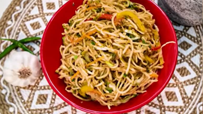 चाइनीस नूडल्स में लगाइए महाराष्ट्रियन तड़का और बनाएं ठेचा Noodles, नोट करें रेसिपी