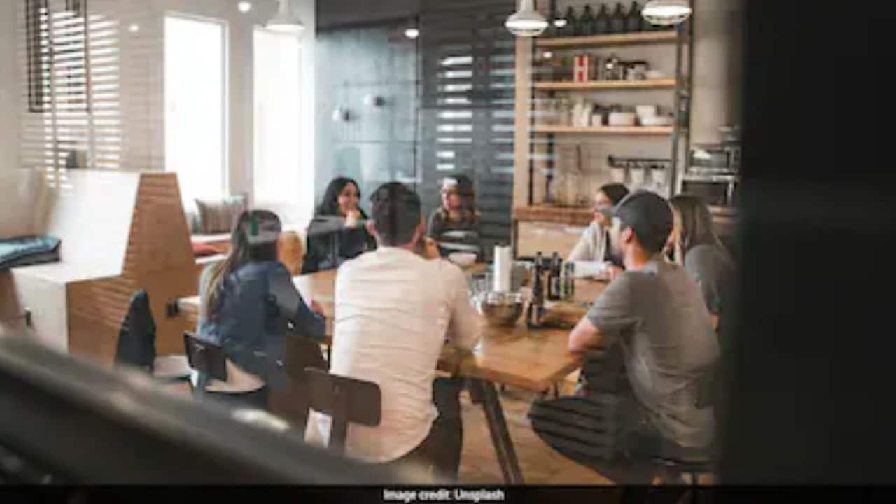 भारत में हर 2 में से 1 कर्मचारी नई नौकरी की तलाश में, Gen Z ने बढ़ाई कंपनियों की टेंशन: रिपोर्ट