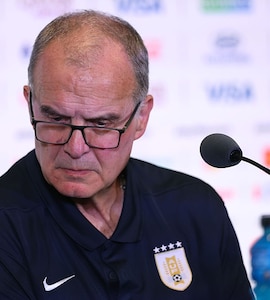 Uruguay Head Coach Marcelo Bielsa Joins Bandwagon, Slams Hydration Breaks At World Cup