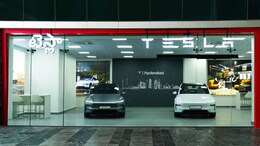 हैदराबाद में आ गई Tesla! खुला बड़ा शोरूम, कार का चार्जर भी मिल रहा बिल्कुल Free