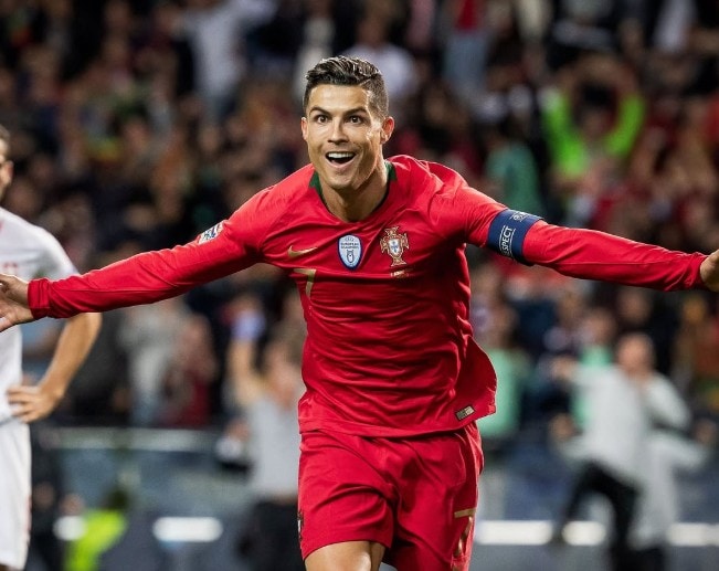 Ronaldo's Large Heartedness: "He'd Give iPad, Phone, Perfumes" To Teammates