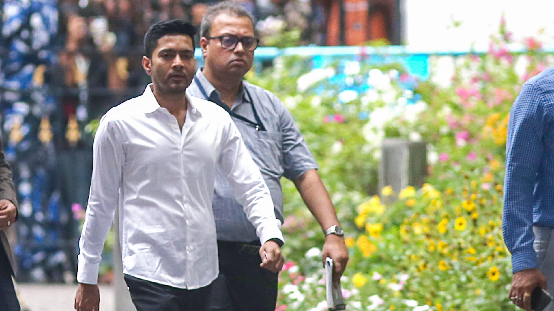 TMC Crisis Deepens: Abhishek Banerjee Meets Speaker Amid 20 MPs' Revolt