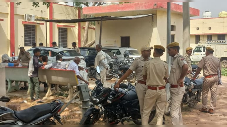 प्रेम&zwj;िका से म&zwj;िलने गए 19 साल के युवक को पीट-पीटकर मार डाला, गांव में तनाव&nbsp;