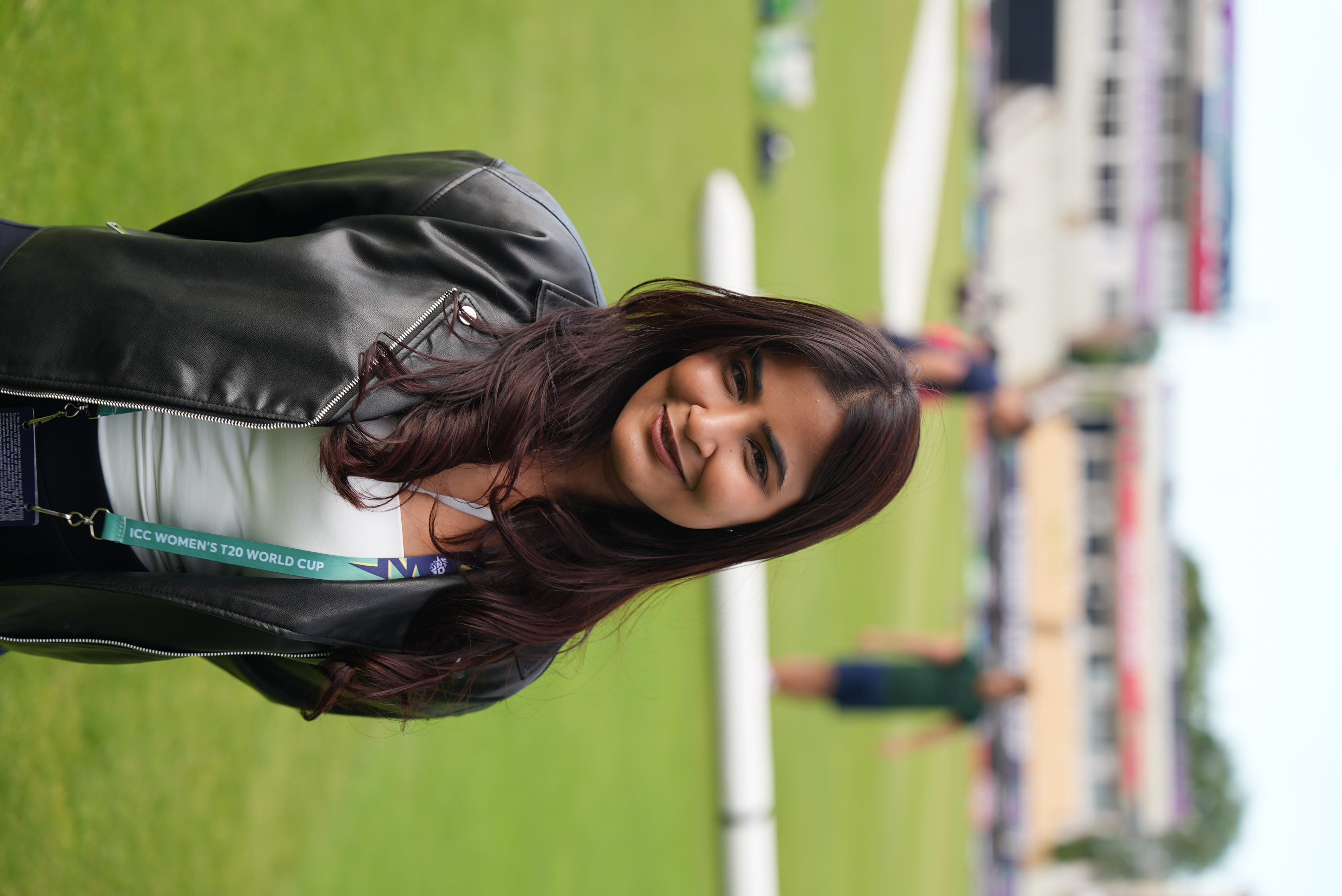 Womens T20 World Cup 2026 के दौरान खिलाड़ियों और फैंस के बीच खास पलों को कैमरे में कैद करतीं समीक्षा टक्के। Womens T20 World Cup 2026 के दौरान खिलाड़ियों और फैंस के बीच खास पलों को कैमरे में कैद करतीं समीक्षा टक्के।