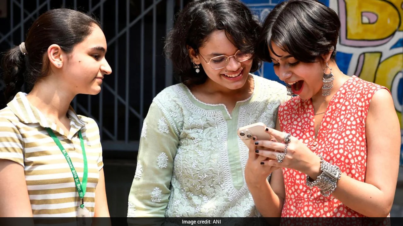 JEE Advanced 2026: More Than 10,000 Female Candidates Clear IIT Cutoff For First Time