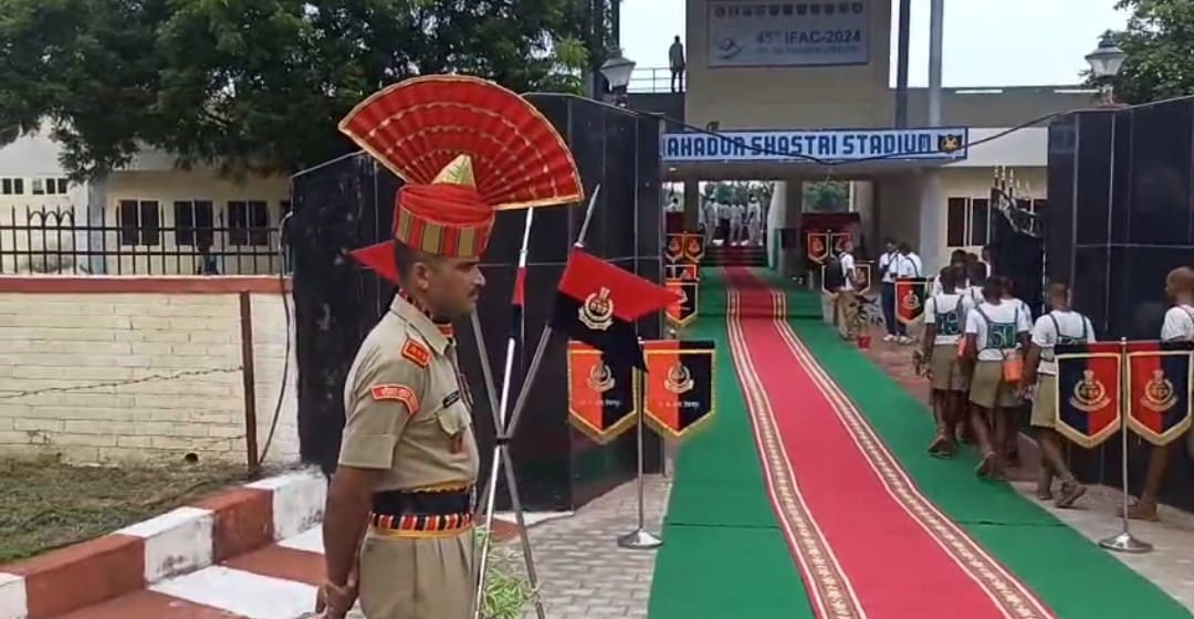 BSF Recruitment Scam: BSF में फर्जी भर्ती का खुलासा, बायोमेट्रिक जांच में खुली पोल BSF Recruitment Scam: BSF में फर्जी भर्ती का खुलासा, बायोमेट्रिक जांच में खुली पोल