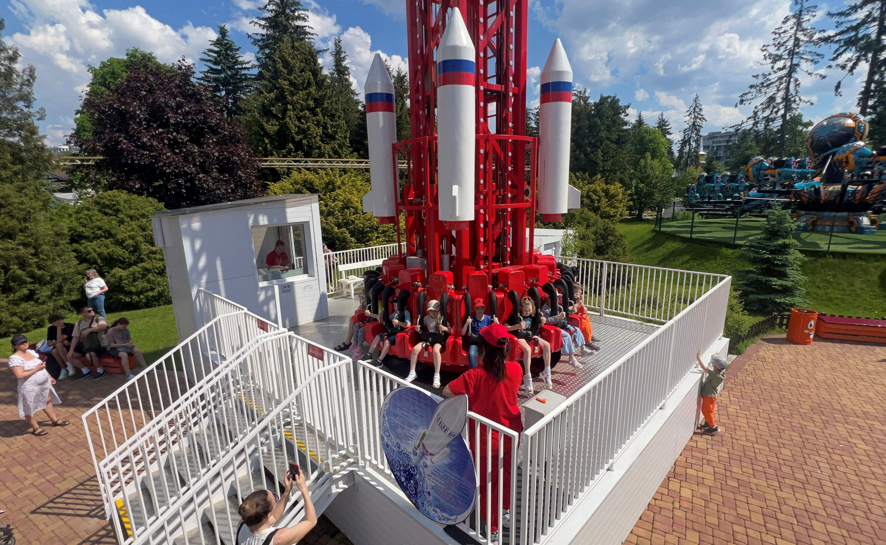 Video: Russia Amusement Park Names Ride After Nuke-Ready Missile 'Oreshnik'