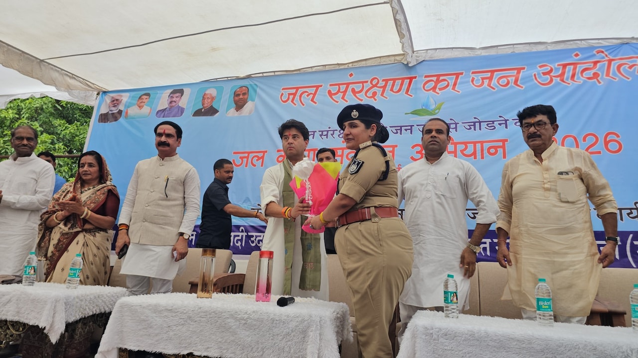 जल गंगा संवर्धन अभियान में शामिल हुए केंद्रीय मंत्री ज्योतिरादित्य सिंधिया. 