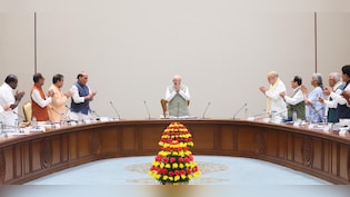 LIVE: मोदी कैबिनेट की बैठक शुरू, सदस्यों ने ताली बजाकर दिया PM मोदी को सम्मान, प्रस्ताव भी पारित