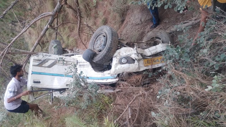 चंबा में दर्दनाक सड़क हादसा, 500 मीटर गहरी खाई में गिरी गाड़ी, 7 लोगों की मौत