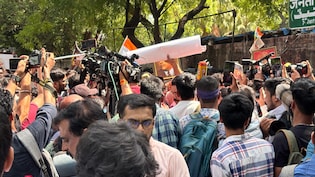 कॉक्रोच जनता पार्टी प्रदर्शन में पहुंचे लोग कौन हैं, ग्राउंड रिपोर्ट