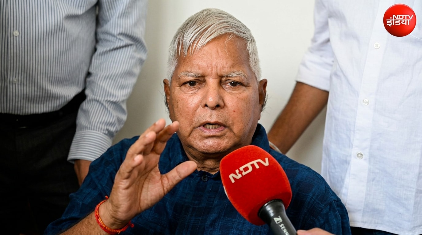 लालू यादव के जन्मदिन पर बधाई देने पहुंची भीड़, NDTV के कैमरे पर क्या बोले बिहार के पूर्व CM