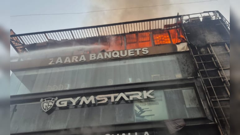 Delhi Eatery On Fire, 3 Cooking Gas Cylinders Explode. Daring Rescue Follows