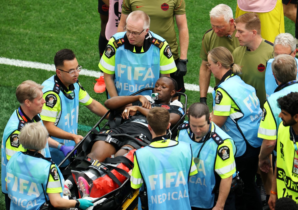 Canadian footballer Ismael Kone used a small green device for pain relief
