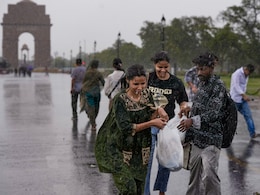 आज भी आंधी-तूफान के साथ बारिश, यूपी, राजस्थान समेत 12 राज्यों में अलर्ट, जानें दिल्ली में आज का मौसम
