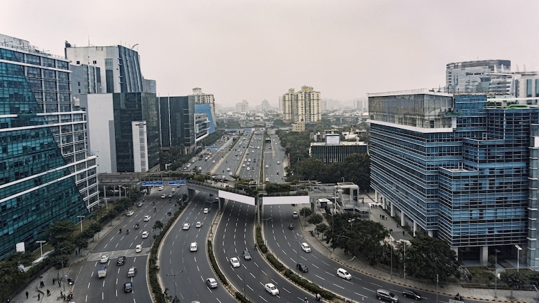 Real Estate Hotspot: निवेश के लिए पुराना गुरुग्राम है बेहतर या नया गुरुग्राम, कहां मिलेगा सबसे दमदार रिटर्न?