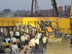 Jewar Airport flyover Accident: जेवर एयरपोर्ट फ्लाईओवर पर बड़ा हादसा, भारी क्रेन पलटने 3 से 4 मजदूर दबे