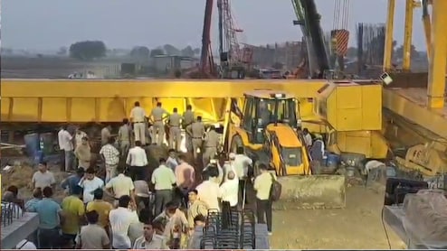 Jewar Airport flyover पर बड़ा हादसा, भारी क्रेन पलटने 3 की मौत एक की हालत नाजुक