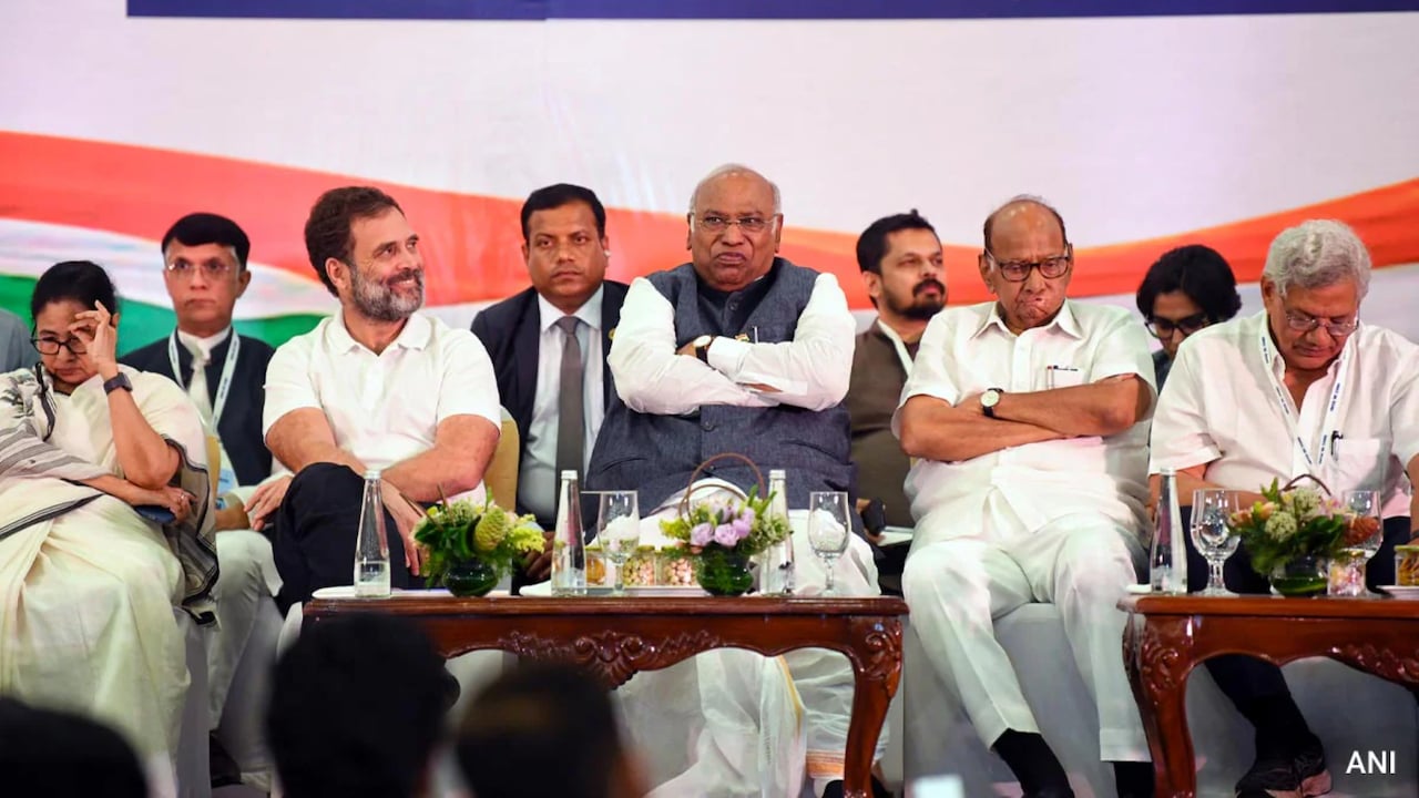 LIVE:  आज होगी INDIA गठबंधन की बैठक, दिल्ली पहुंचे विपक्षी दलों के कई नेता