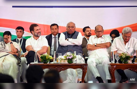 LIVE:  आज होगी INDIA गठबंधन की बैठक, दिल्ली पहुंचे विपक्षी दलों के कई नेता