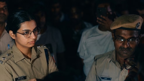 IPS अनुष्ठा कालिया का लेडी सिंघम वाला VIDEO वायरल, 'प्यार' के लिए चली आईं राजस्थान कैडर