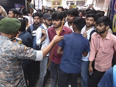 खान सर के कोचिंग सेंटर में बढ़ाई गई पुलिस की तैनाती, छात्रों को भी बाहर निकाला गया
