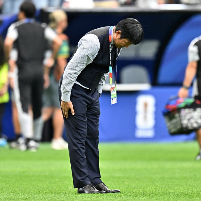 Japan Coach, Players Win Hearts, Bow Down To Fans After World Cup Exit