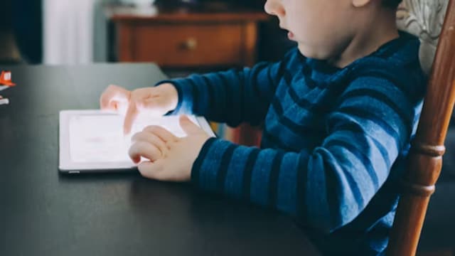 Sweden Health Agency Recommends No Smartphones For Children Under 13