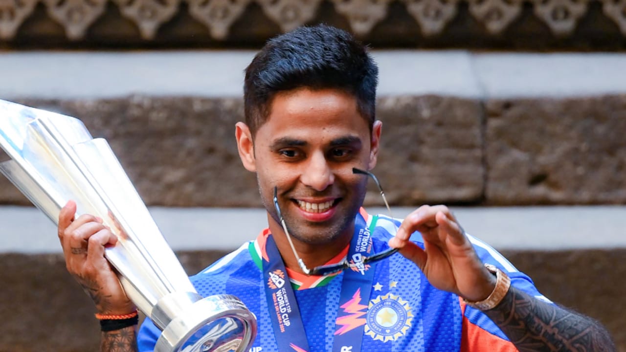 बतौर कप्तान हिट लेकिन बल्ले से सुपर फ्लॉप, बीते 18 महीने में कैसे हीरो से जीरो बने सूर्यकुमार यादव?