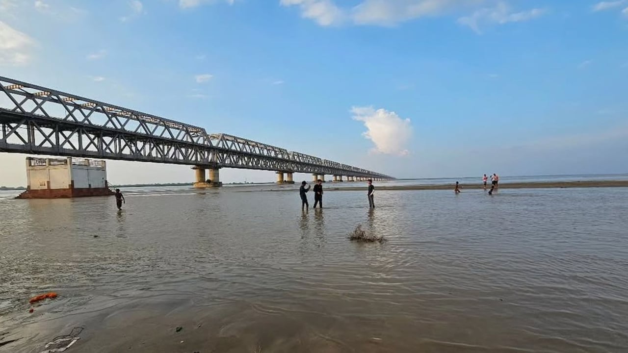 गंगा घाटों की सफ़ाई करने वालों को अब बनाना होगा बायोमेट्रिक हाजिरी, पटना नगर निगम का बड़ा निर्देश