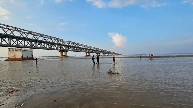 गंगा घाटों की सफ़ाई करने वालों को अब बनाना होगा बायोमेट्रिक हाजिरी, पटना नगर निगम का बड़ा निर्देश