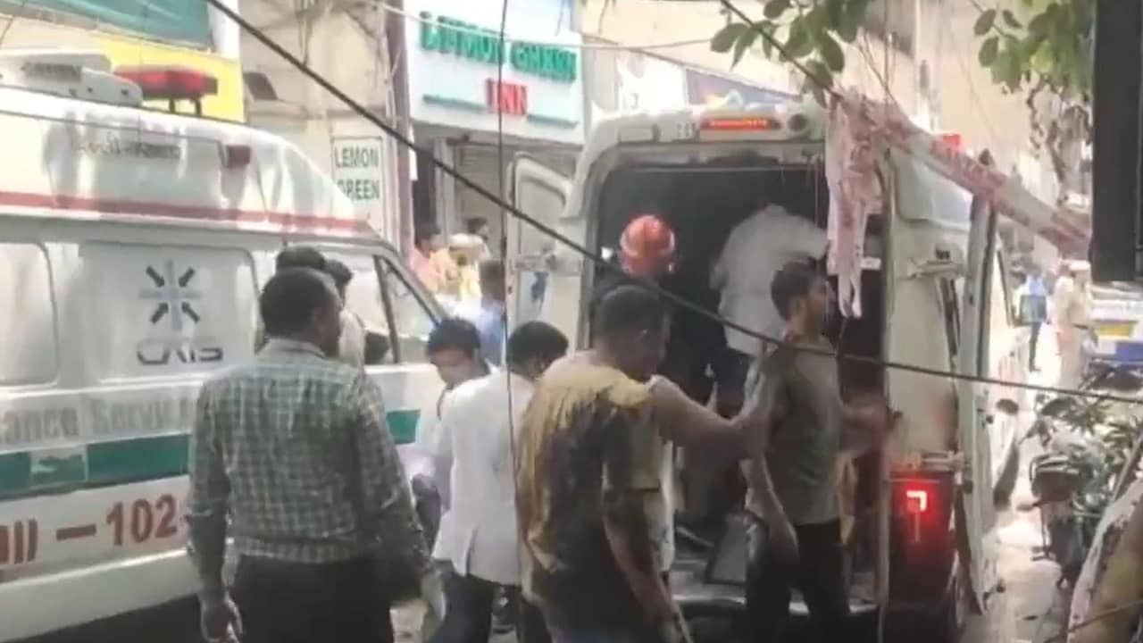 Delhi Fire Tragedy: 20 Killed In Blaze At Lemon Green Restaurant In Malviya Nagar | Watch Video