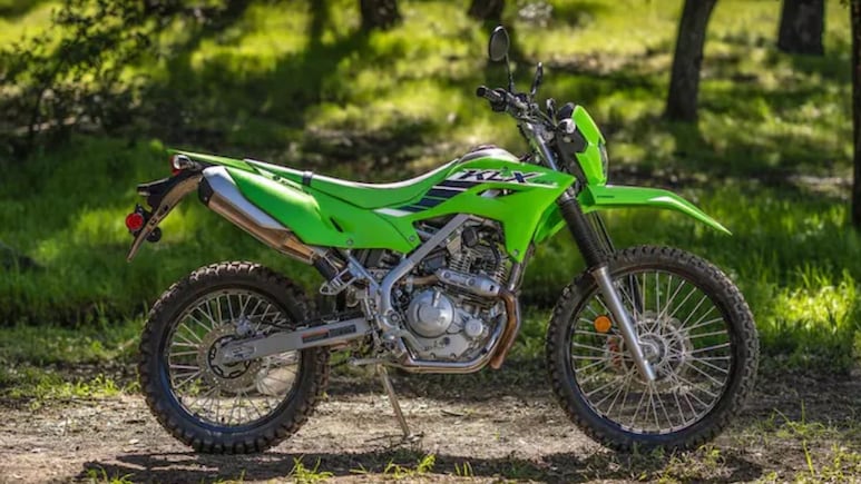 Kawasaki लाई नई KLX230! अब कम हाइट वाले भी ले पाएंगे ऑफ-रोड बाइक का मजा, जानिए फीचर्स