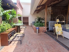 Hyderabad's Iconic Niloufer Cafe Loses Fire NOC After Surprise Inspection
