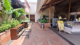 Hyderabad's Iconic Niloufer Cafe Loses Fire NOC After Surprise Inspection