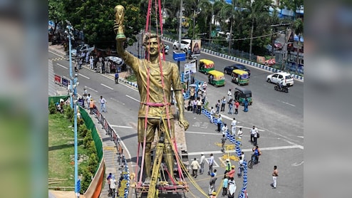 कोलकाता में लियोनेल मेस्सी की 70 फुट ऊंची प्रतिमा स्थापना के छह महीने बाद ही हटाई गई, जानें क्यों
