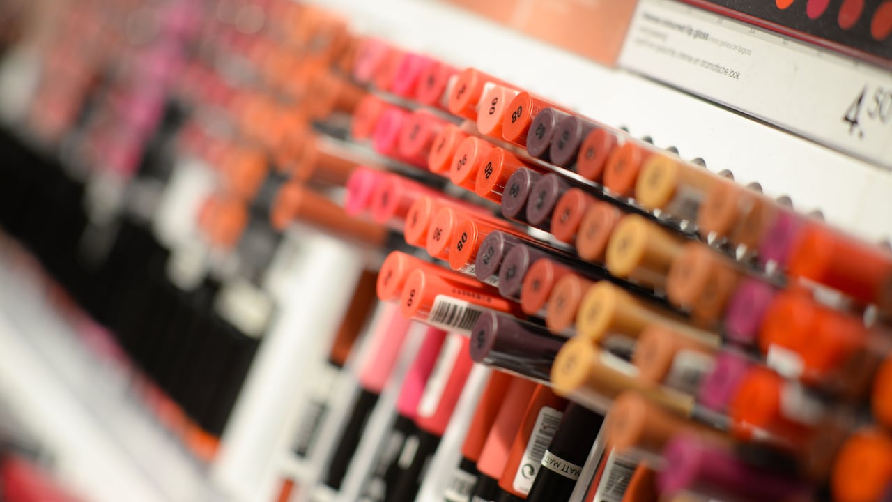 Why Lip Gloss Fades So Fast And The Prep Mistake Behind It
