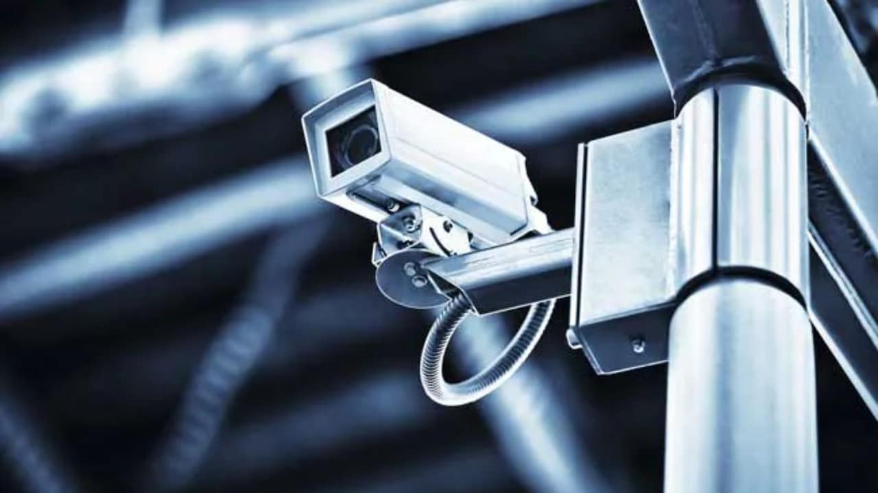घर का CCTV बन सकता है जासूसी का जरिया, जानिए कैमरे को हैक होने से बचाने की जरूरी टिप्स