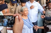 ट्विशा शर्मा केस: जेल में भी विवादों में गिरिबाला सिंह और बेटा समर्थ, अस्पताल वार्ड में रखने पर जांच