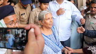 जेल में कैसी कटी गिरिबाला-समर्थ की पहली रात? लाइन में लगकर लिया खाना, नहीं की कोई डिमांड