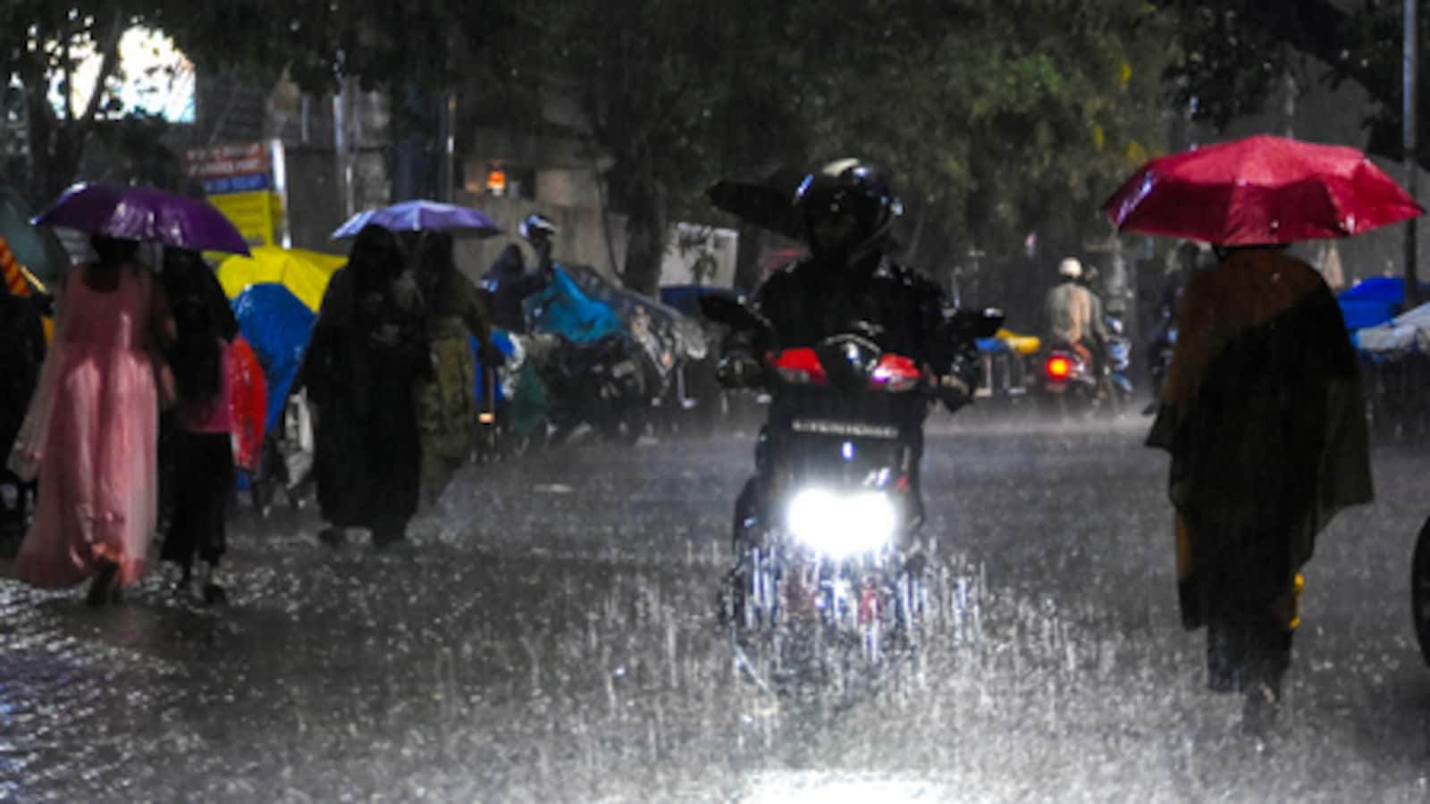 7 Killed As Heavy Rains Lash UP; Red Alert Issued For Western Districts